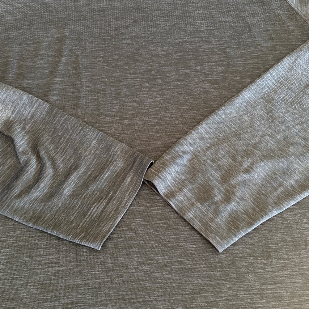 Men’s Lululemon long sleeve performance T shirt. - Picture 11 of 16